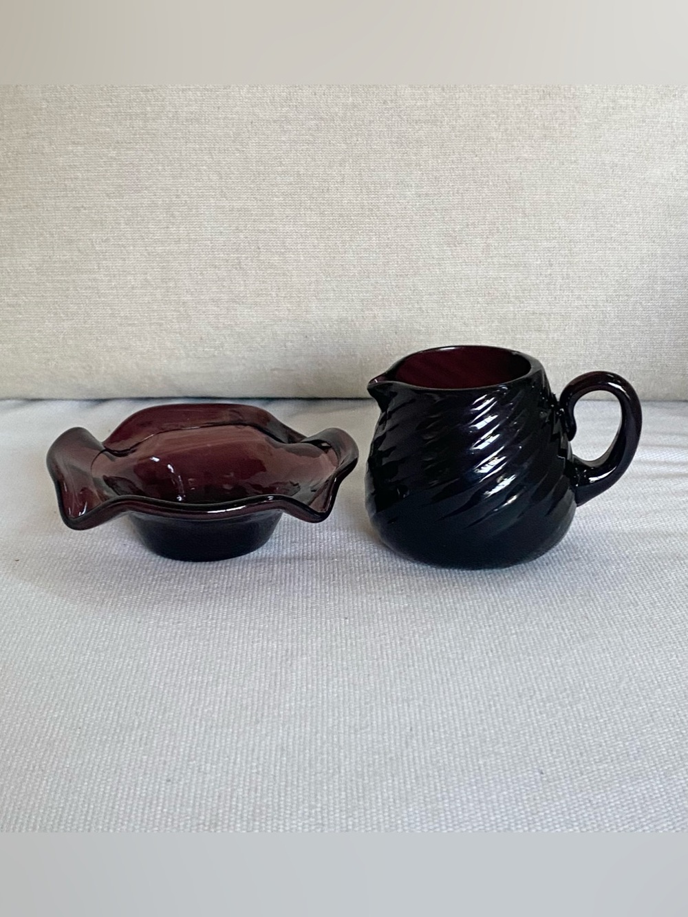 VTG Amethyst Purple Glass Swirl Creamer Pitcher & Ruffled Sugar Trinket Dish Set